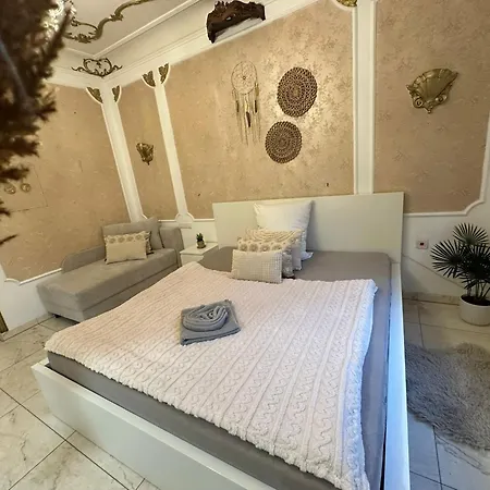 Honor - Extravaganz Neu Renoviert