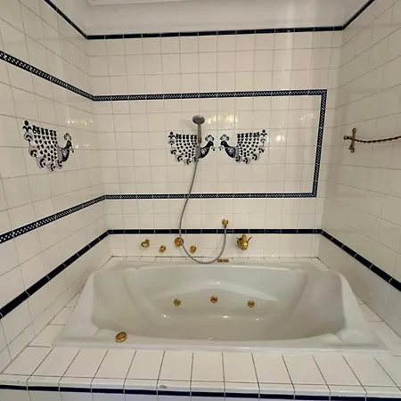 Honor - Extravaganz Neu Renoviert