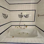 Honor - Extravaganz Neu Renoviert